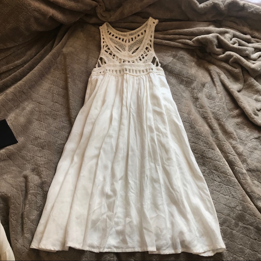 White Flowy Dress w/Knitted detail